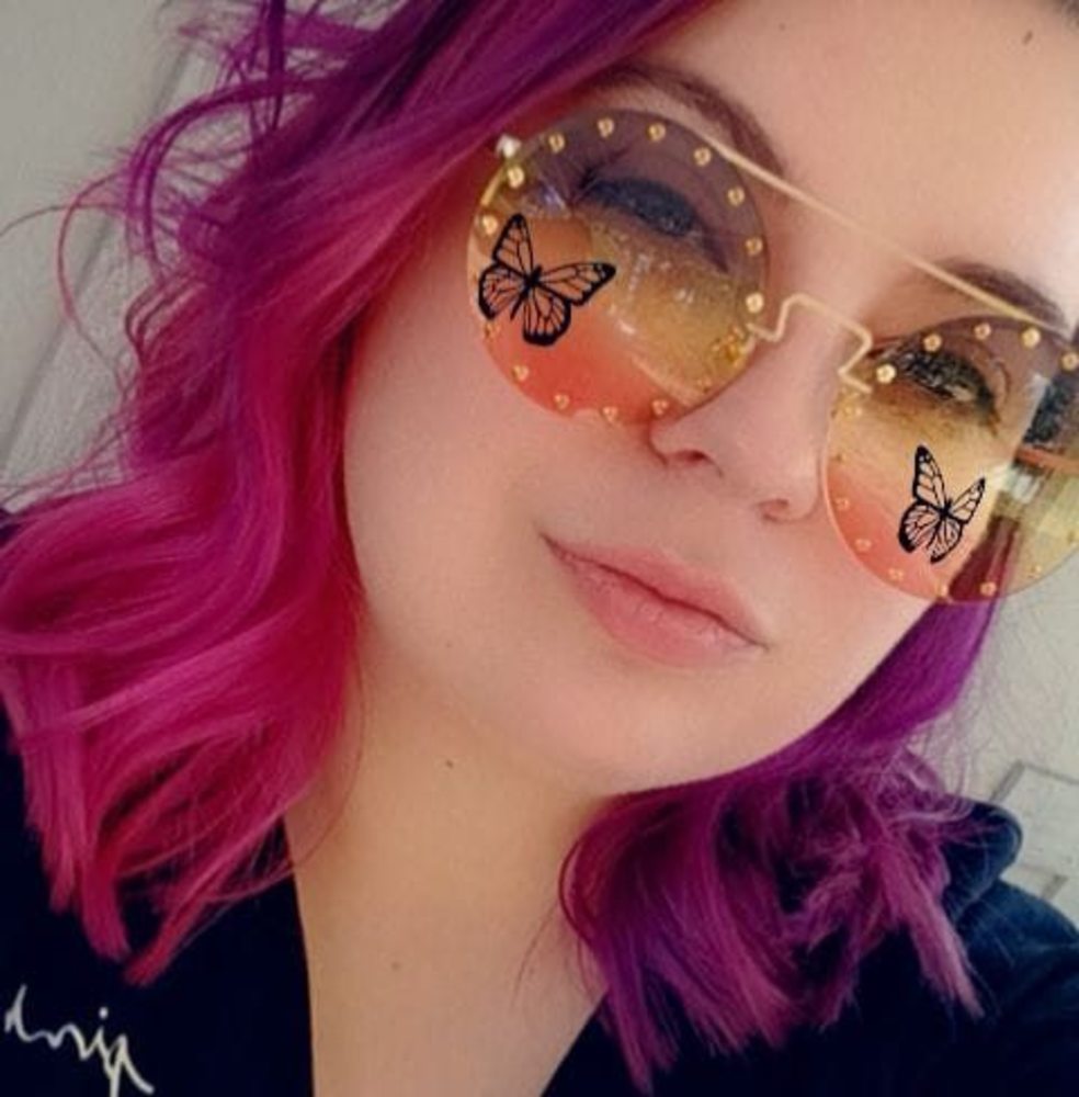 Meet your Posher, Cassandra